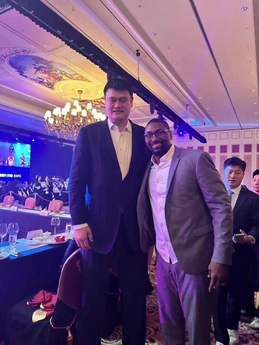 阿泰斯特曬與姚明合照：這是我最喜歡的隊友 姚??！