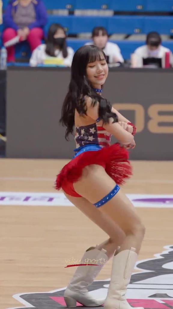 最好的啦啦隊(duì)小姐姐！自信，健康充滿活力！